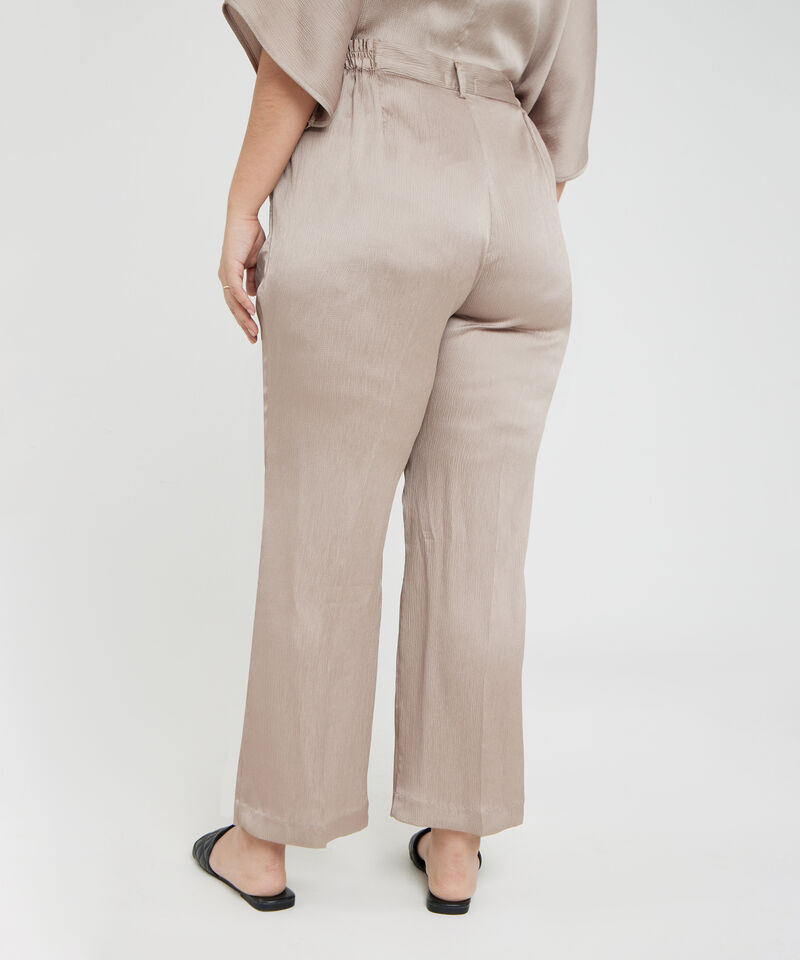 Pantalon Recto Con Quiebre En Botas Y Pretina Encauchada