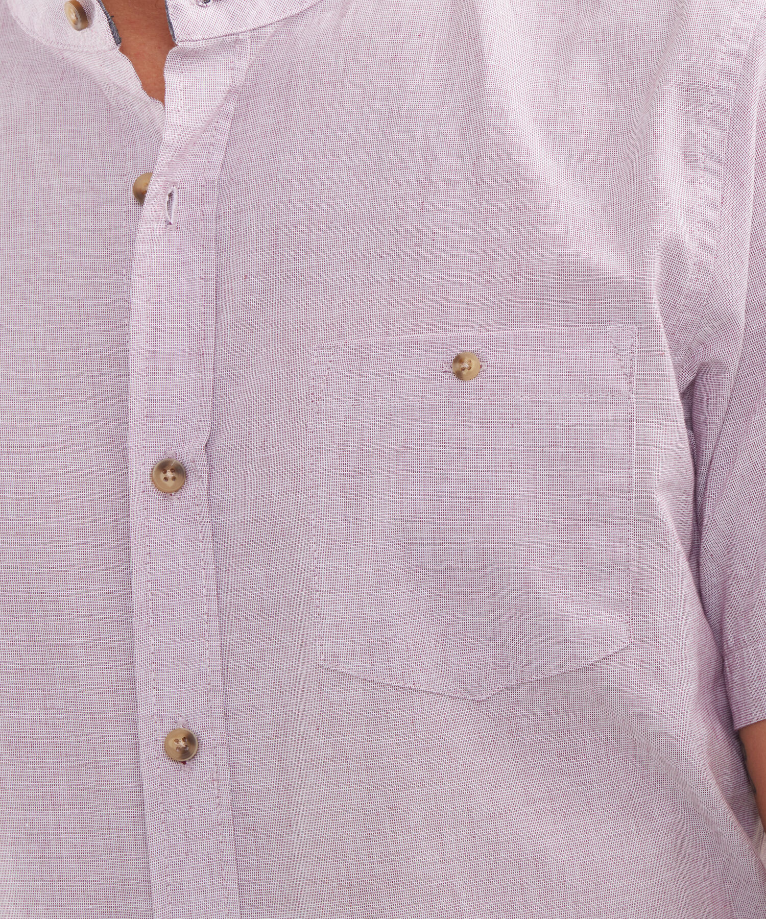 Camisa Preteñida Cuello Neru, Manga Corta Con Bolsillo Y Silueta Slim Fit