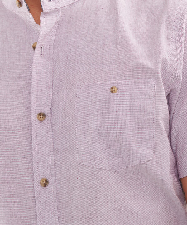 Camisa Preteñida Cuello Neru, Manga Corta Con Bolsillo Y Silueta Slim Fit
