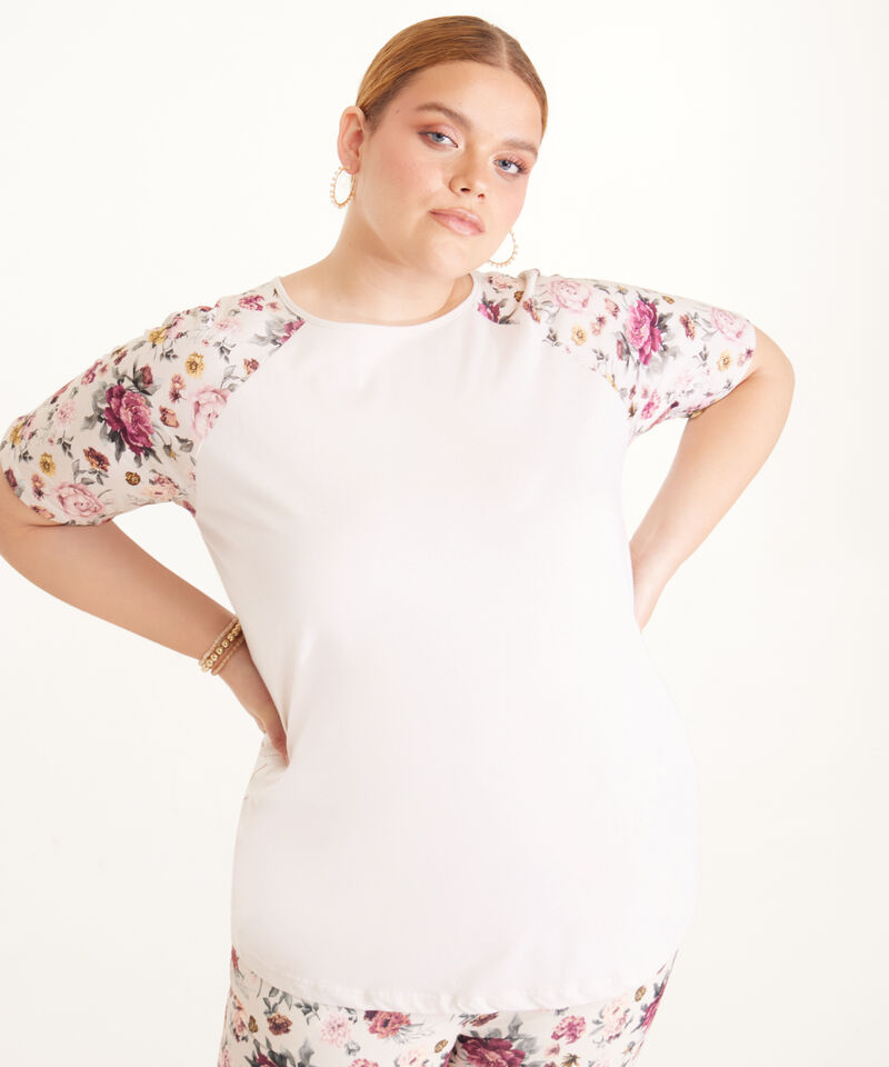 Camiseta Unicolor Cuello Redondo Con Mangas Ranglan Estampadas