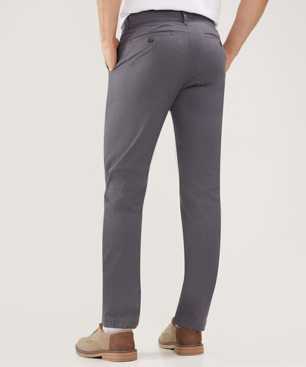 Pantalón Chino Unicolor Con Silueta Slim Fit