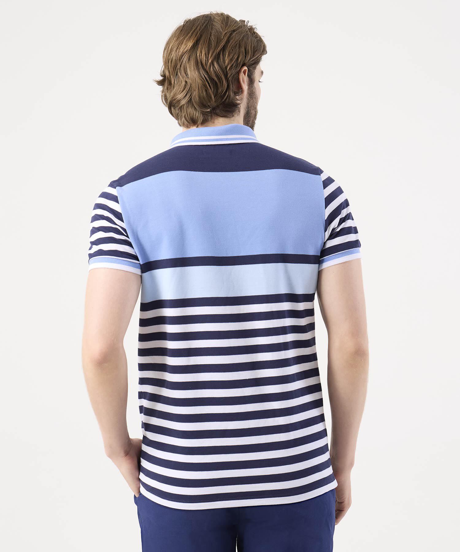 Polo Con Diseño De Bloques Y Franjas 
