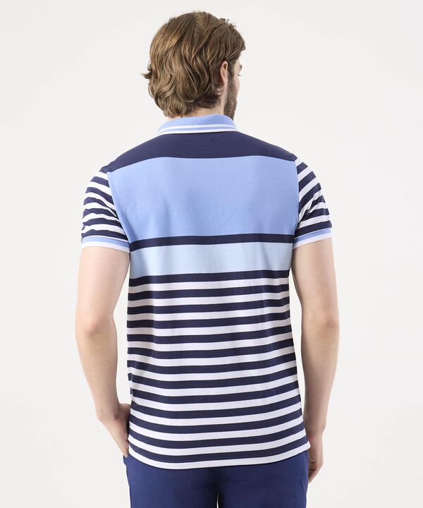 Polo Con Diseño De Bloques Y Franjas 
