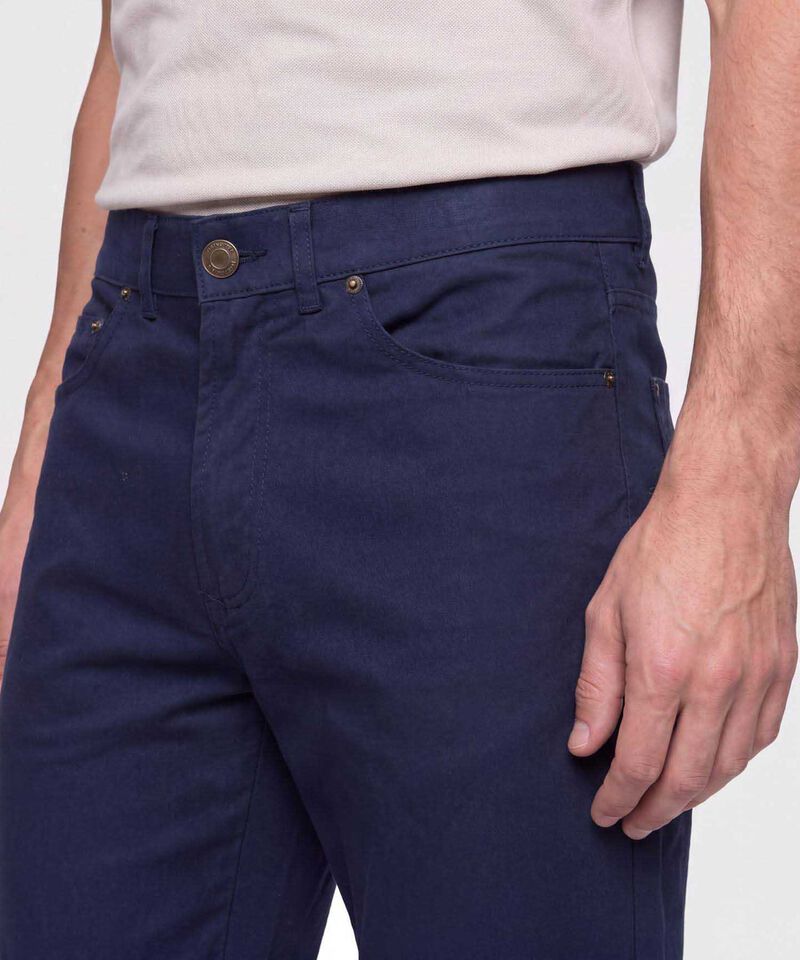 Pantalon Unicolor, 5 Bolsillos, Silueta Regular Fit