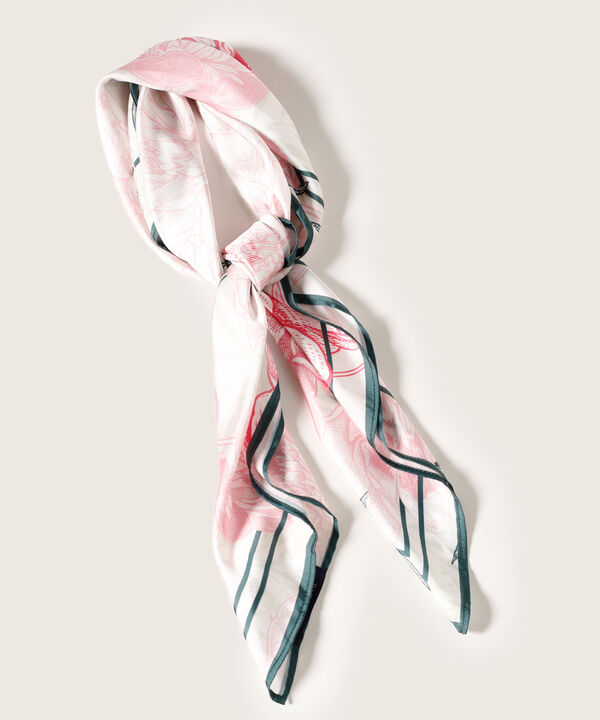 Pañoleta Estampada En Satín Diseño