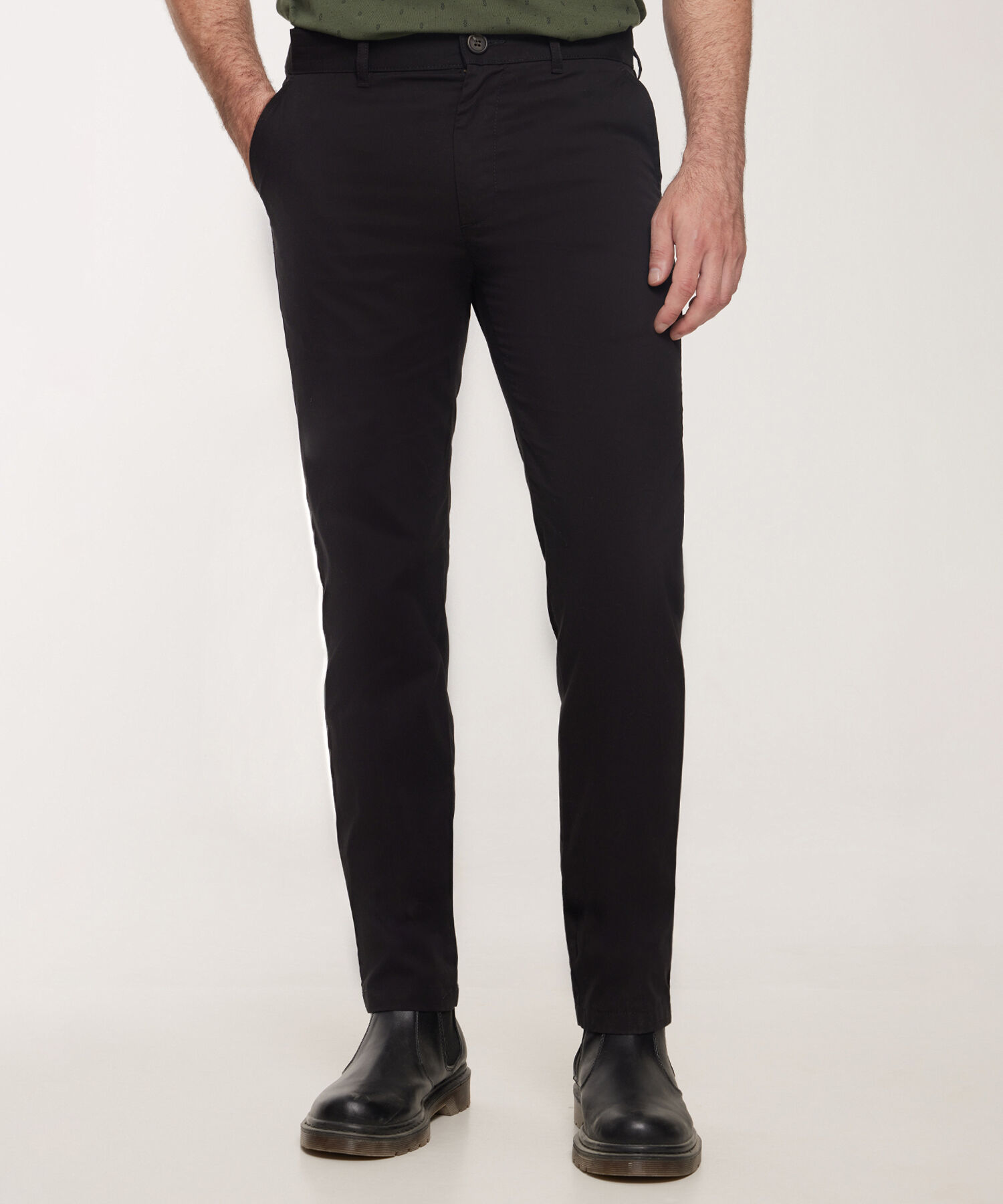 Pantal&oacute;n Chino Unicolor, Silueta Slim Fit