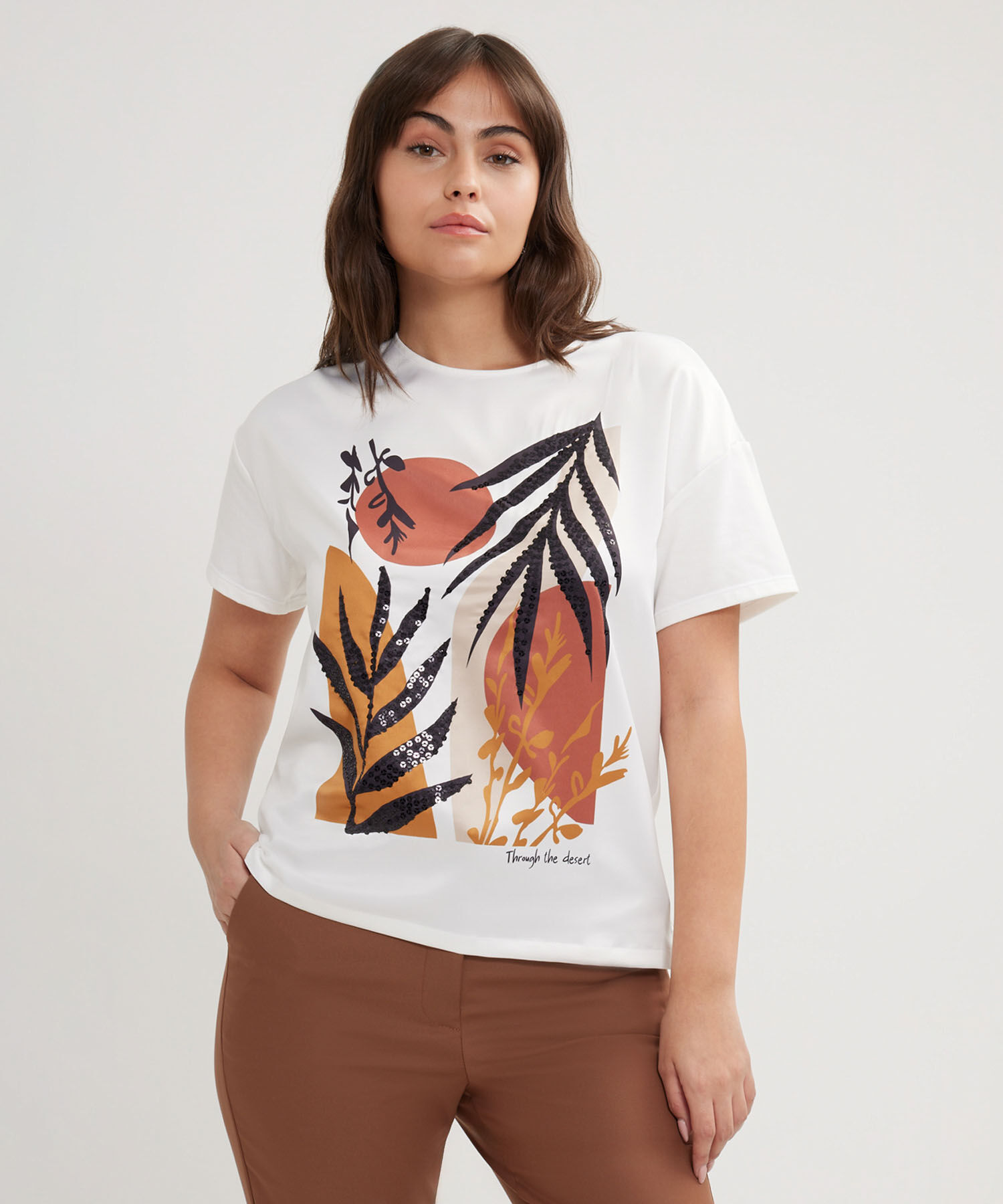 Compra ahora Camiseta Unicolor Con Sublimacion Y Pedreria para Mujer encuentra esta y mas opciones solo en PATPRIMO