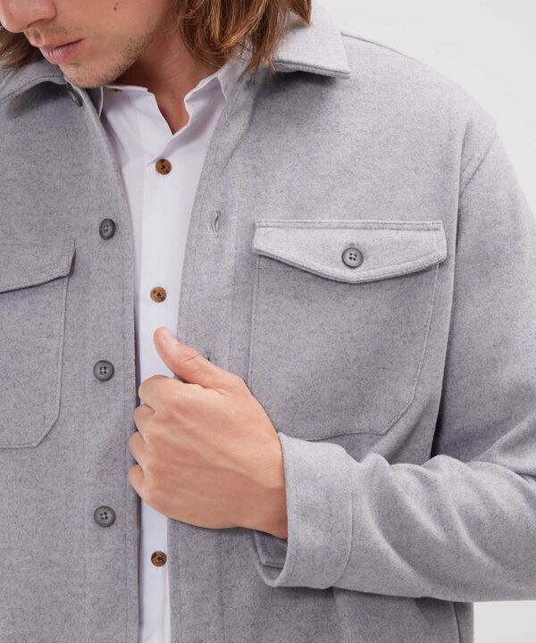 Camisa Con Bolsillos De Parche Tipo Sobrecamisa image number null