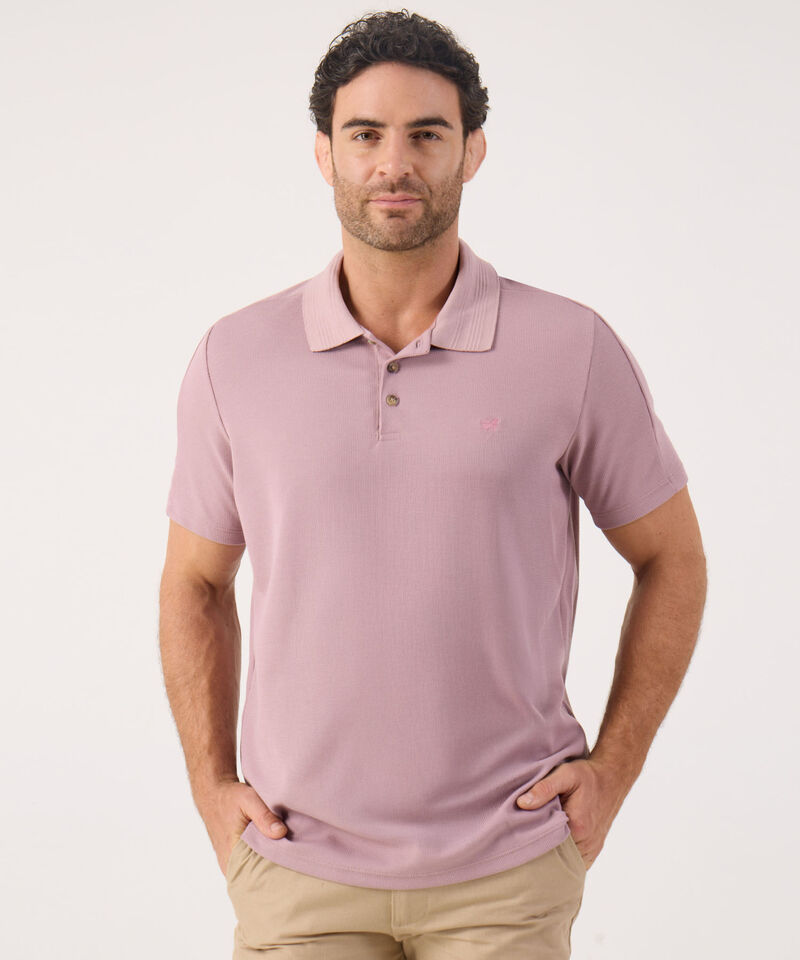 Polo Unicolor Con Textura En Cuello 