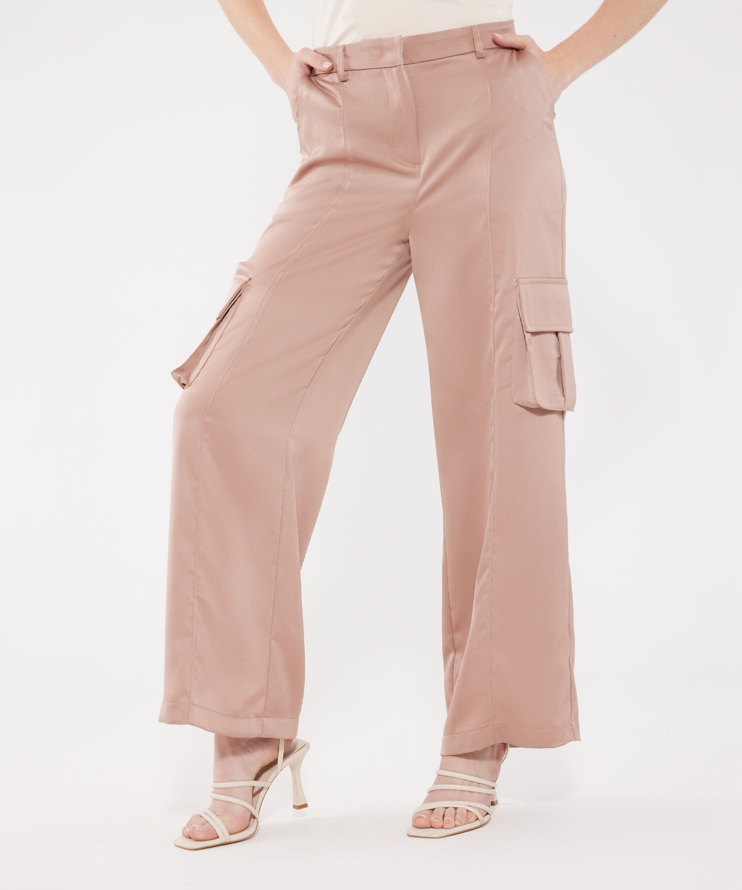 Pantalon Cargo Unicolor En Saten
