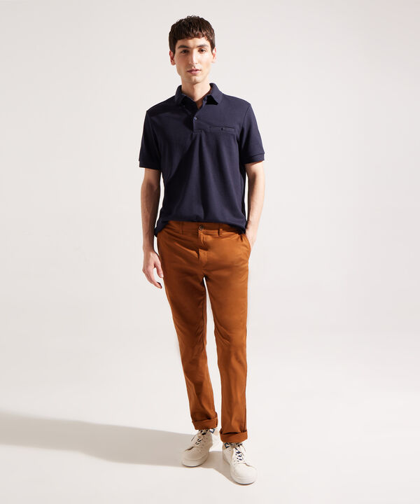 Polo Unicolor Regular Con Bolsillo De Ribete Tejido