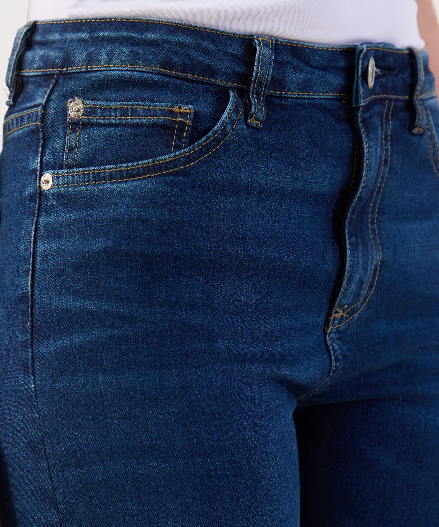 Jeans Mujer Corto Bota Campana Desflecada