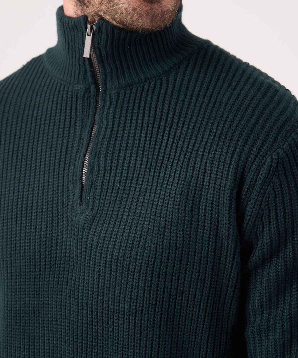 Buzo Cuello Alto Con Textura  image number null