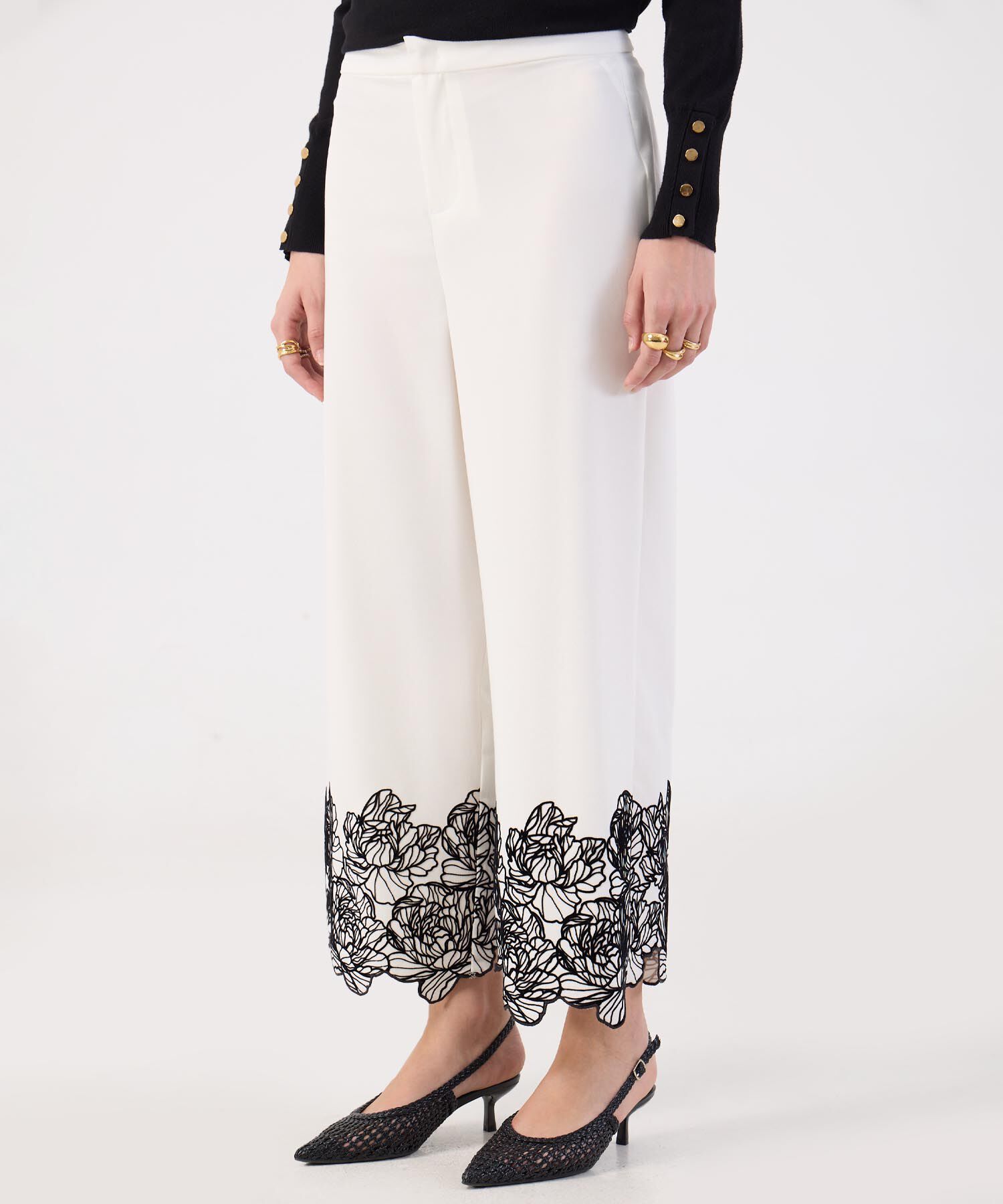 Pantalón Cropped Blanco Detalle Encaje Floral