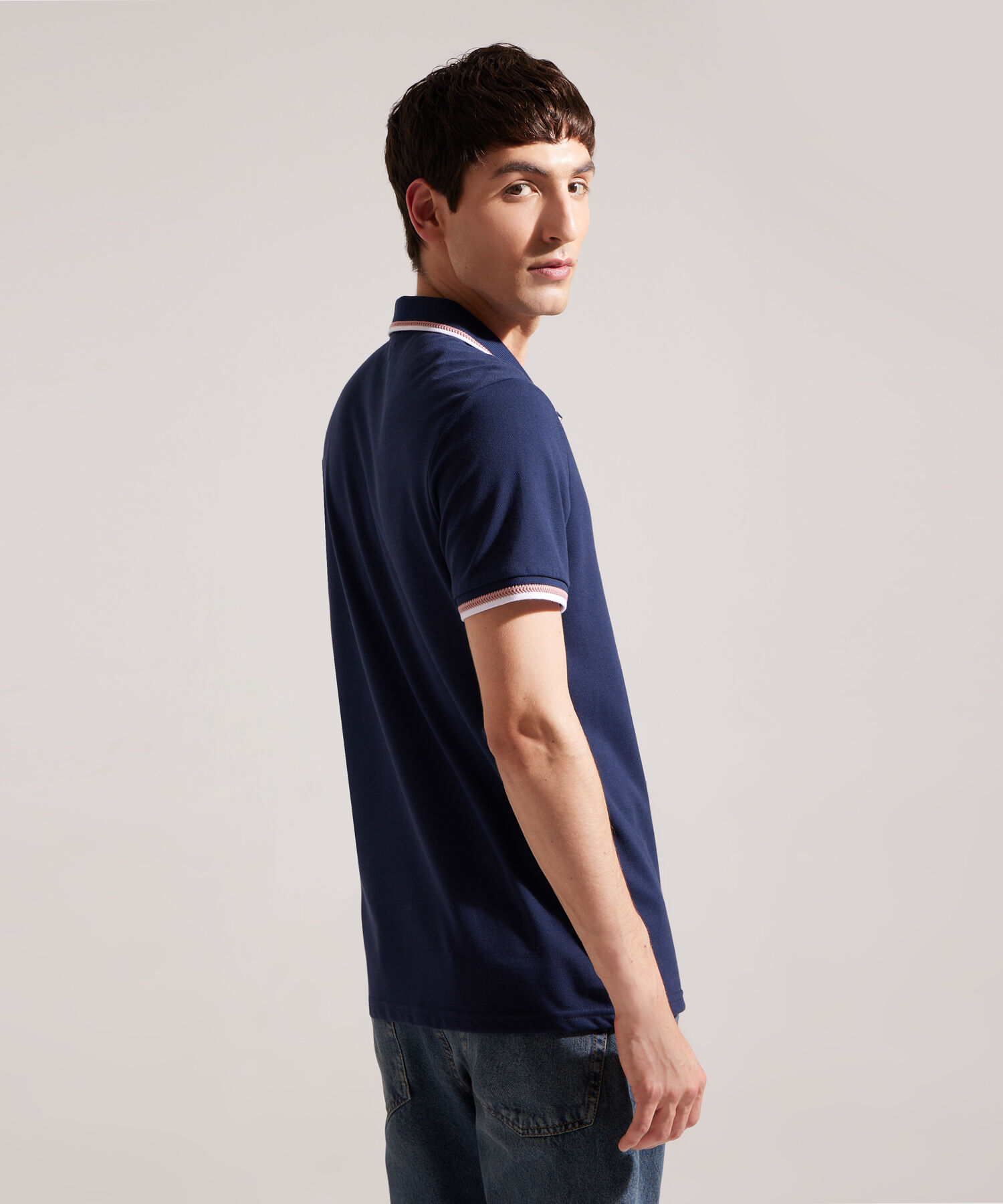 Polo Unicolor Con Pechera Abierta, Cuello, Ribete Y Puños Tejidos. Silueta Slim Fit. Campiello Linea Moda