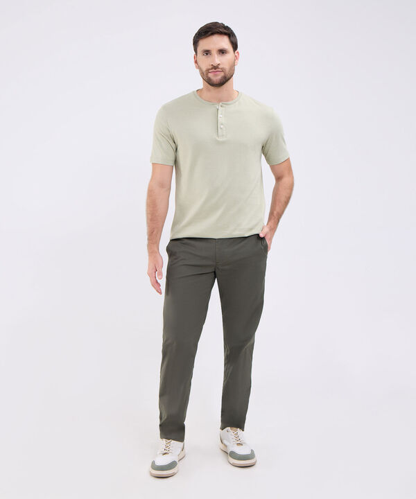 Camiseta Unicolor Cuello Henley Para Hombre image number null