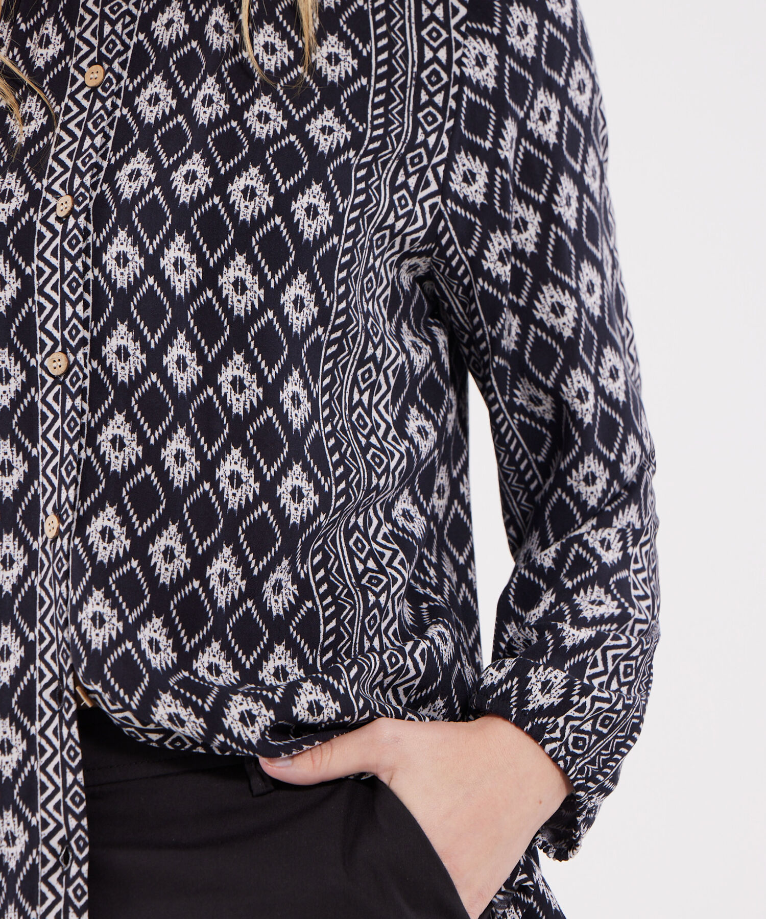 Blusa Estampada con Cuello Mao