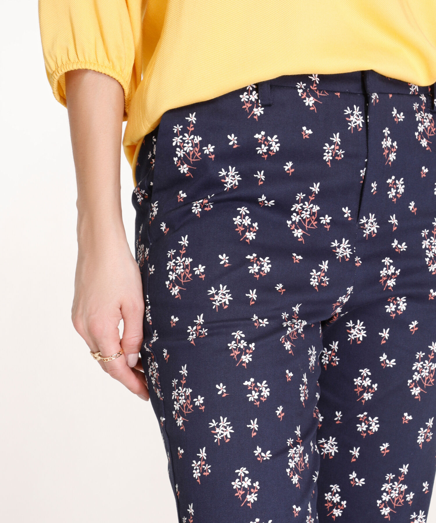 Pantalón Capri Con Bolsillos Laterales