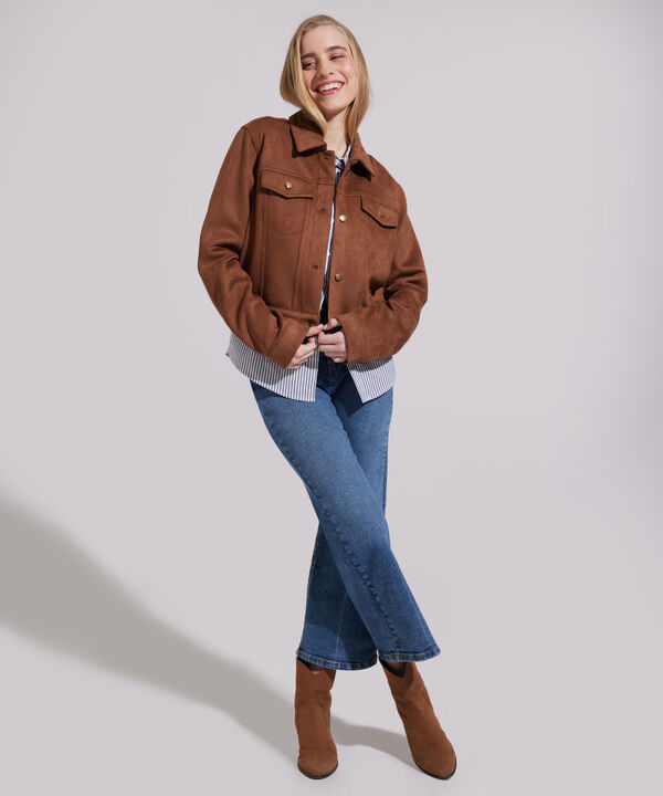 Chaqueta Corta Con Botones En Frente