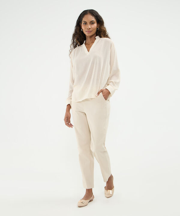 Blusa Con Pedrería Cuello V Para Mujer image number null