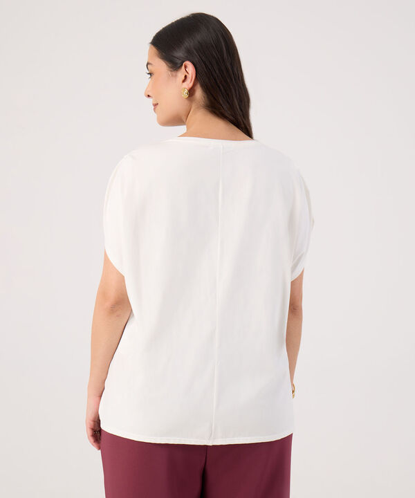 Camiseta Manga Corta Con Detalle