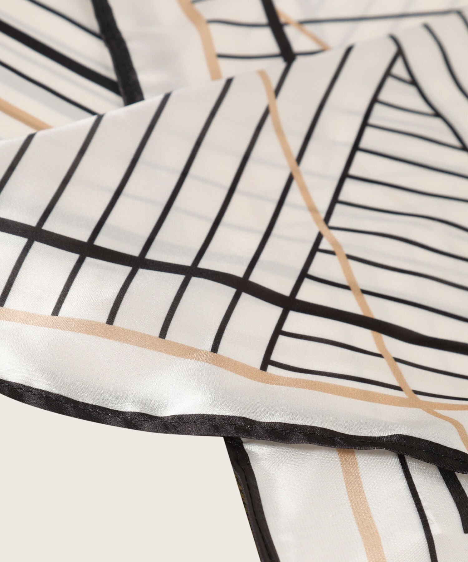 Bufanda Pañoleta Estampada En Satin Diseño Geometrico