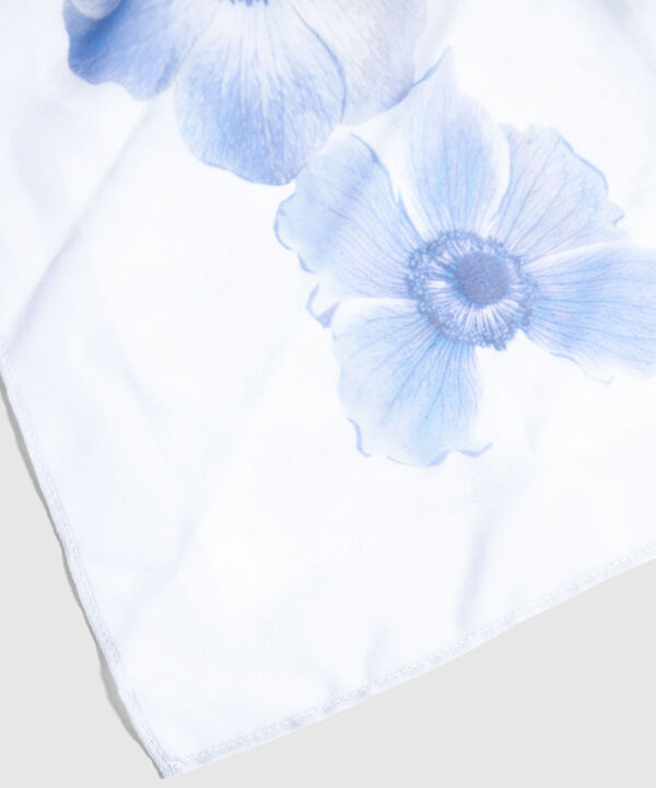Pañoleta Satinada Estampado Floral image number null