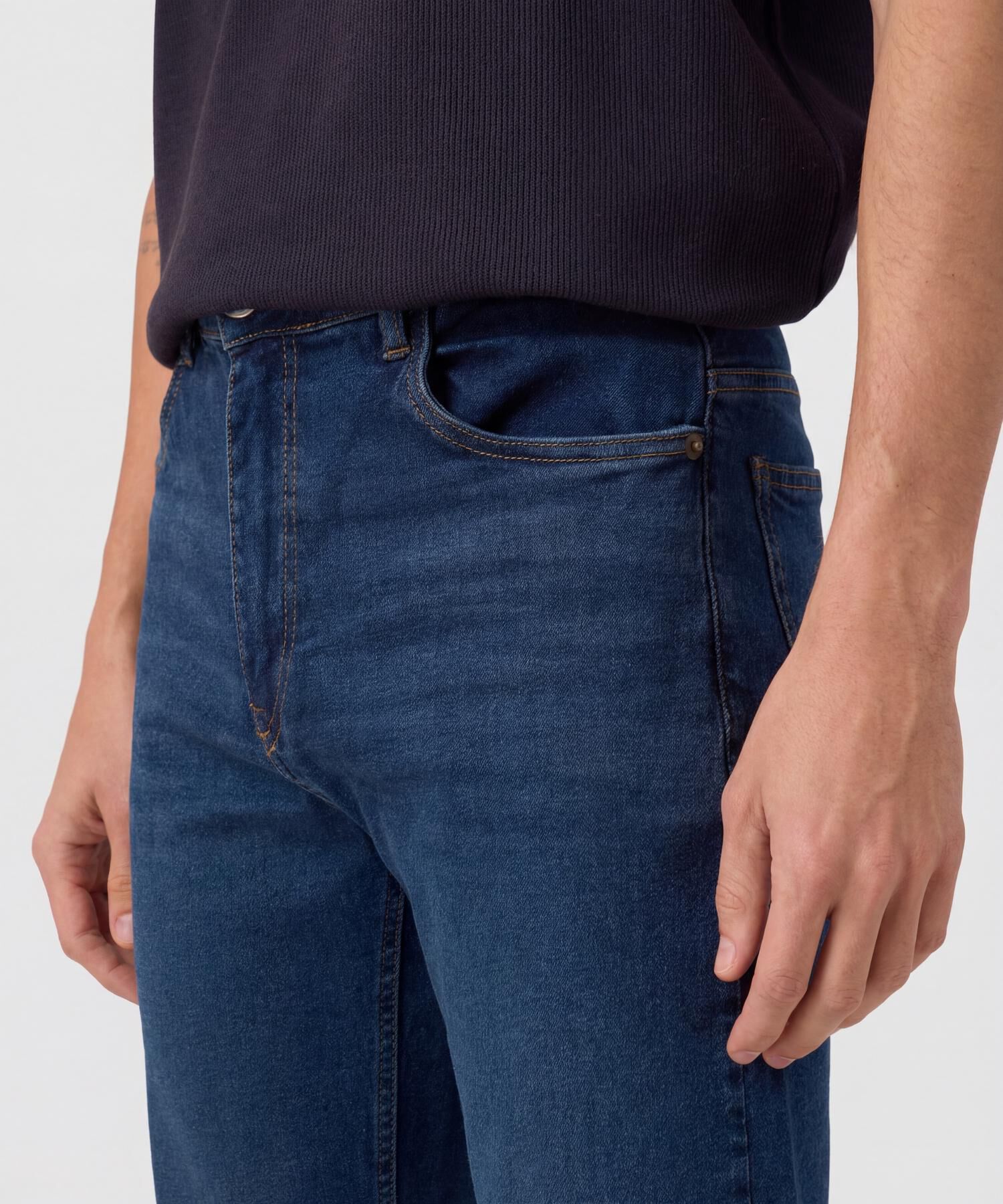 Jeans Regular Tono Azul Medio 