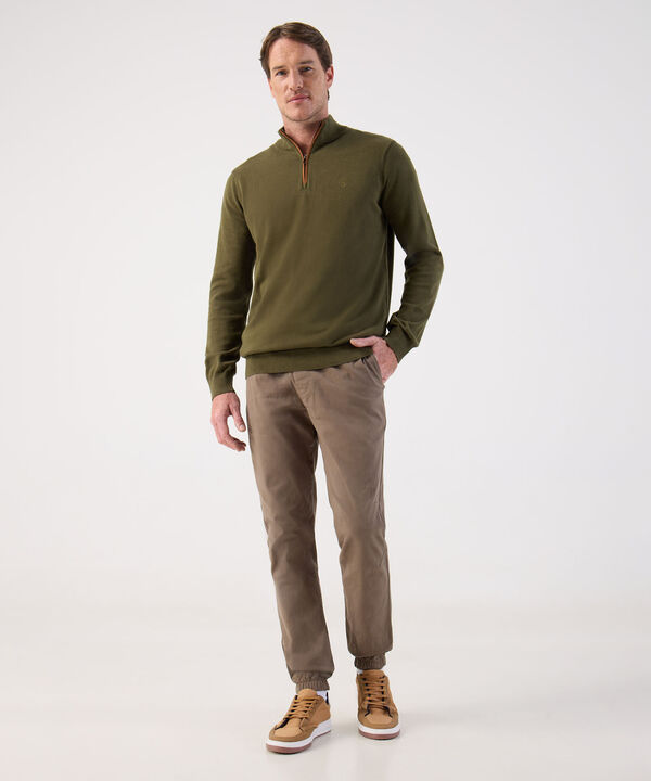 Buzo de Tejido Liso con Cuello Alto y Cremallera Para Hombre image number null