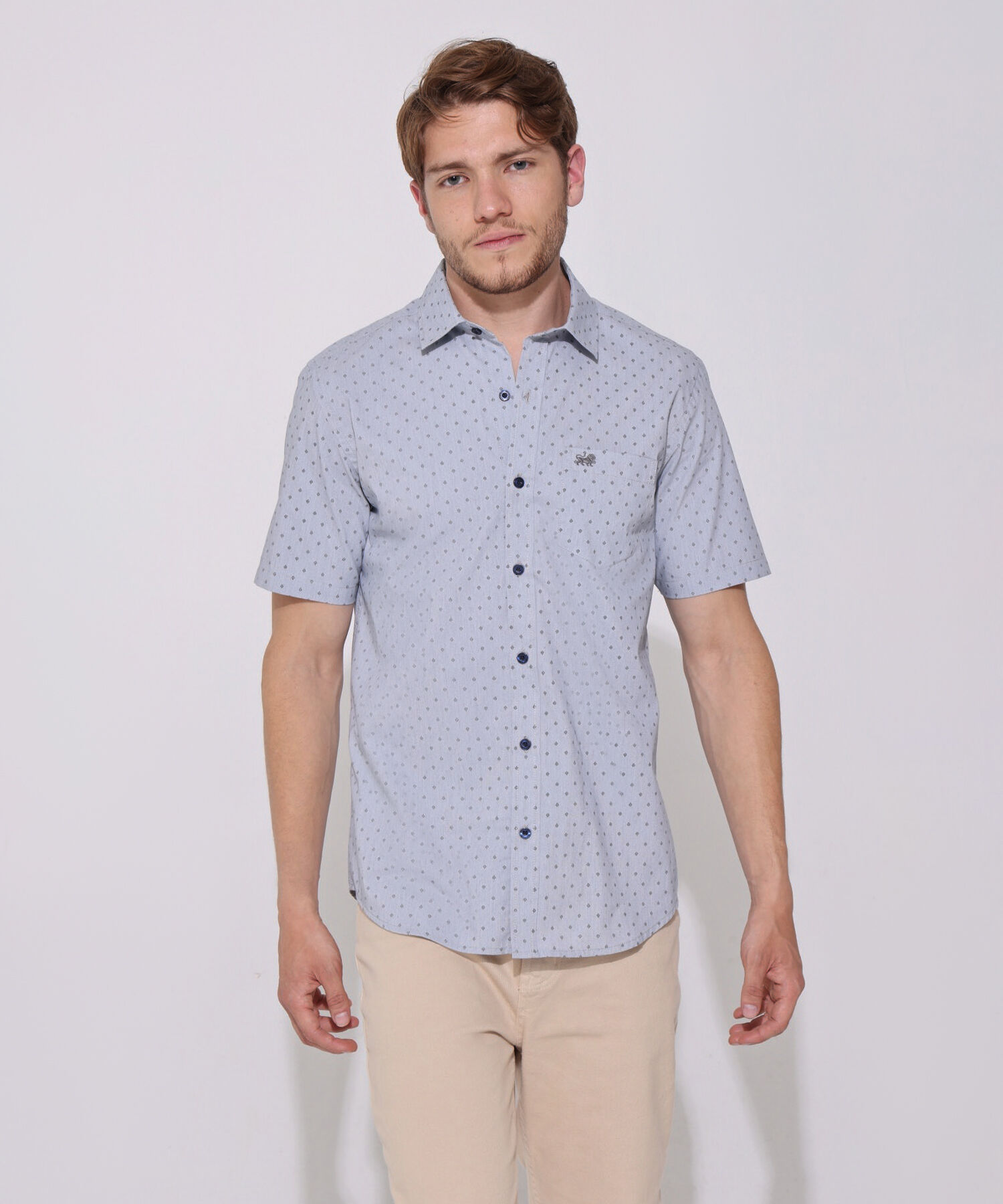 Camisa Estampada Manga Corta Con Bolsillo Y Silueta Slim Fit
