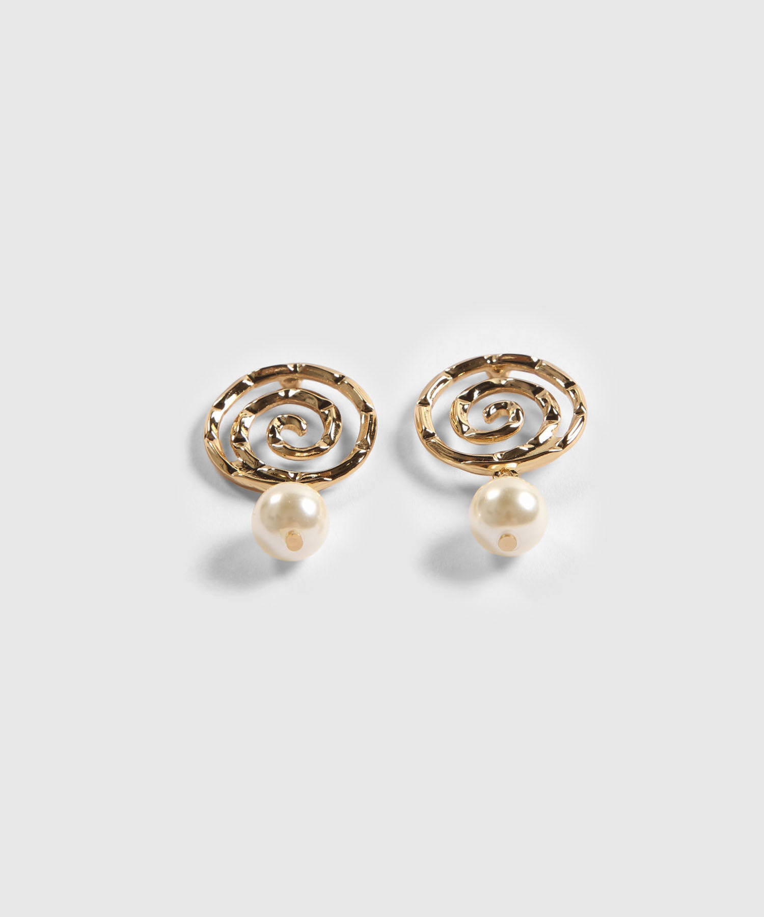 Aretes Dorados con Perlas
