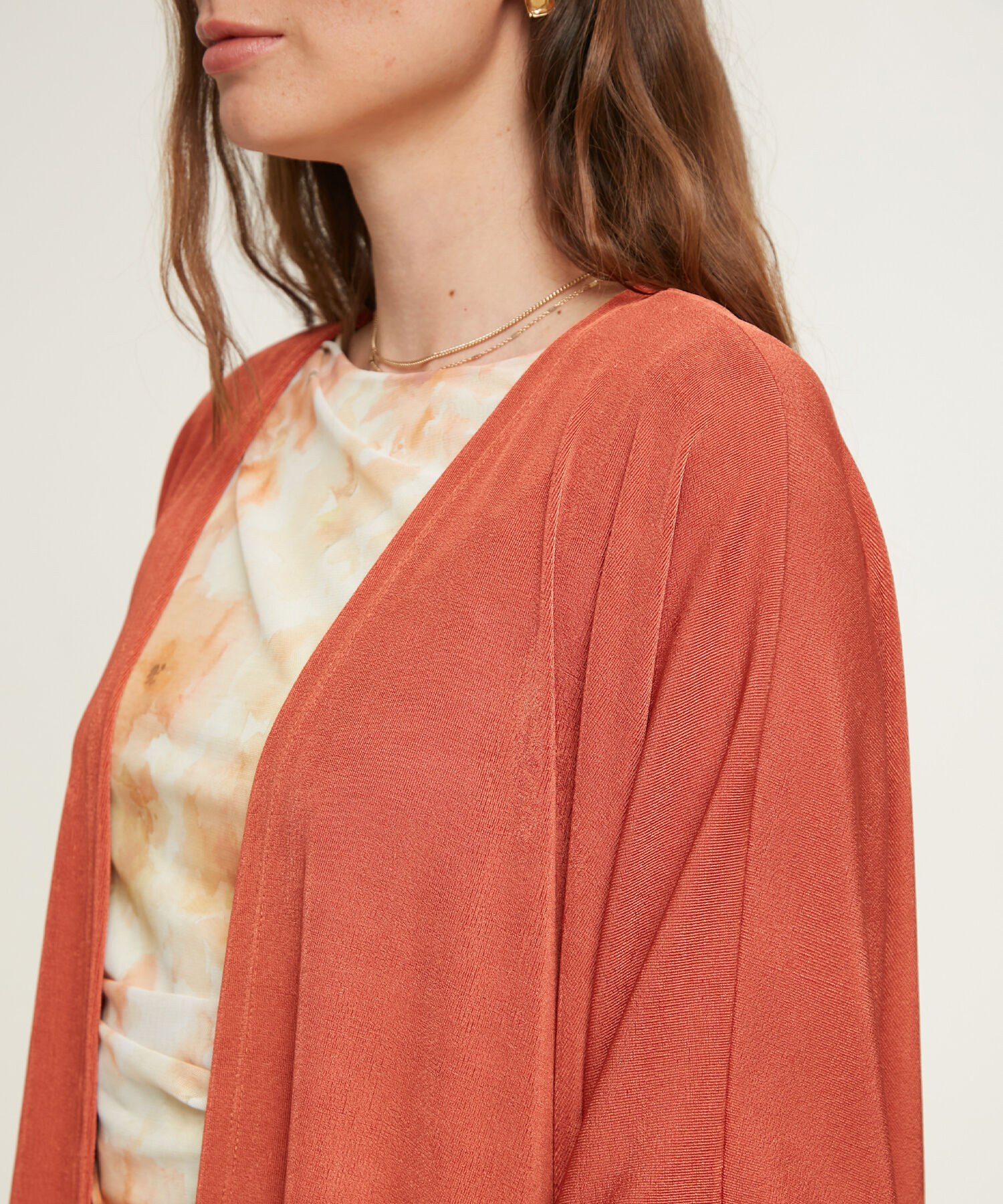 Saco Wrap Unicolor Textura, Manga Rodada Con Silueta Fluida, Tr&oacute;pico Floral