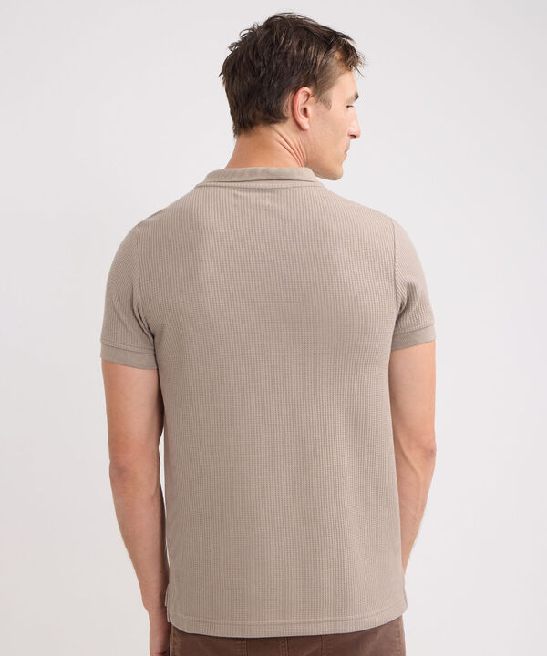 Polo Unicolor Con Textura, Cuello Y Puños Tejidos