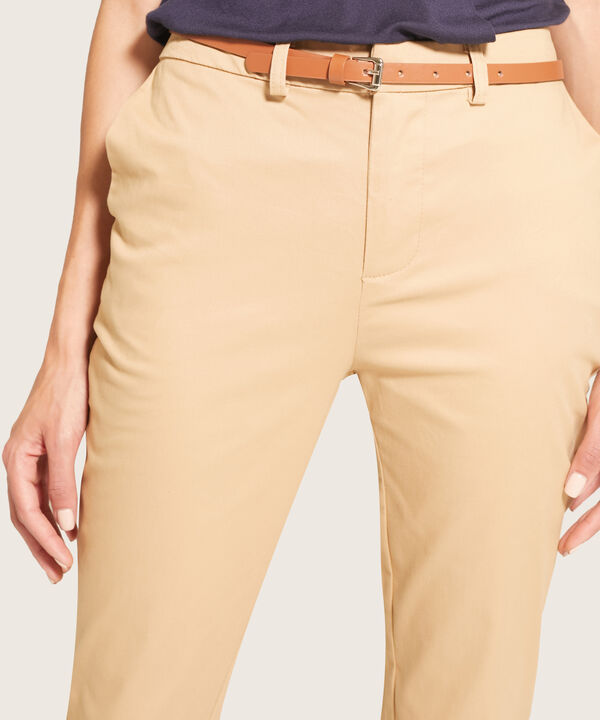 Pantalon Chino Unicolor Con Cinturon