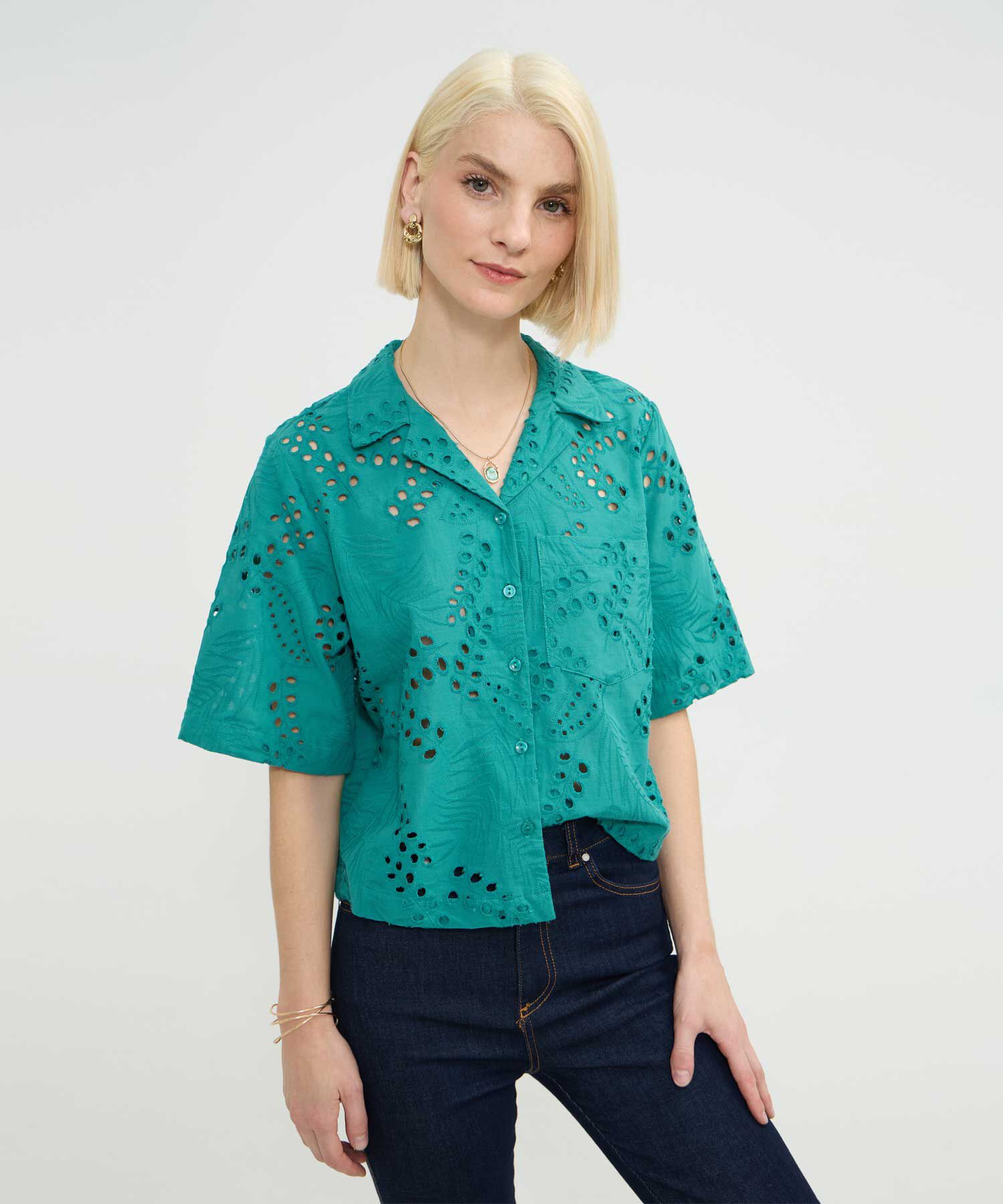 Camisa Unicolor En Ojalillo