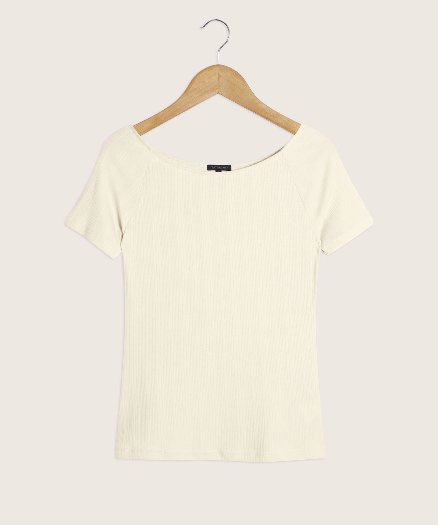 Camiseta Unicolor Manga Corta Con Cuello Bandeja. Textura En Rib