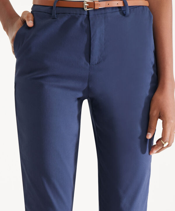 Pantalón Chino Unicolor Con Cinturón