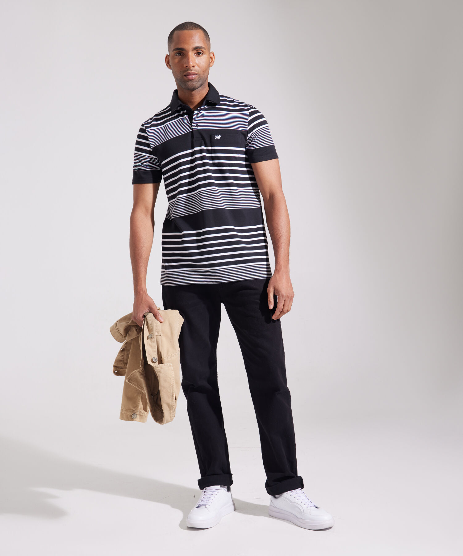 Polo Preteñida Cuello Duro Con Bolsillo, Pechera Y Banda En Contraste Unicolor, Silueta Regular Fit