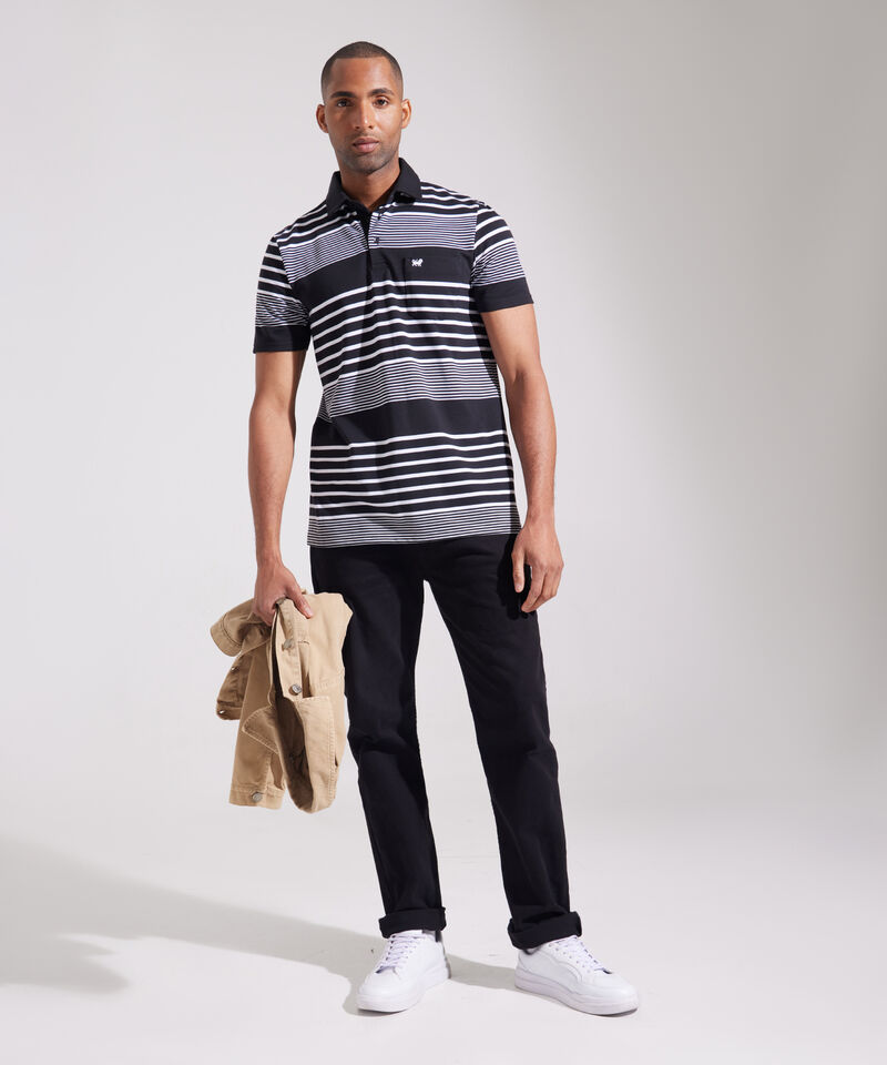 Polo Preteñida Cuello Duro Con Bolsillo, Pechera Y Banda En Contraste Unicolor, Silueta Regular Fit