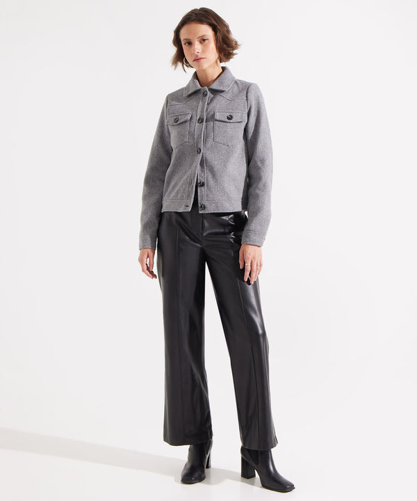Chaqueta Corta Con Botones En Frente