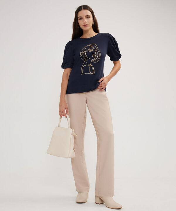 Camiseta Escote Redondo Con Detalle