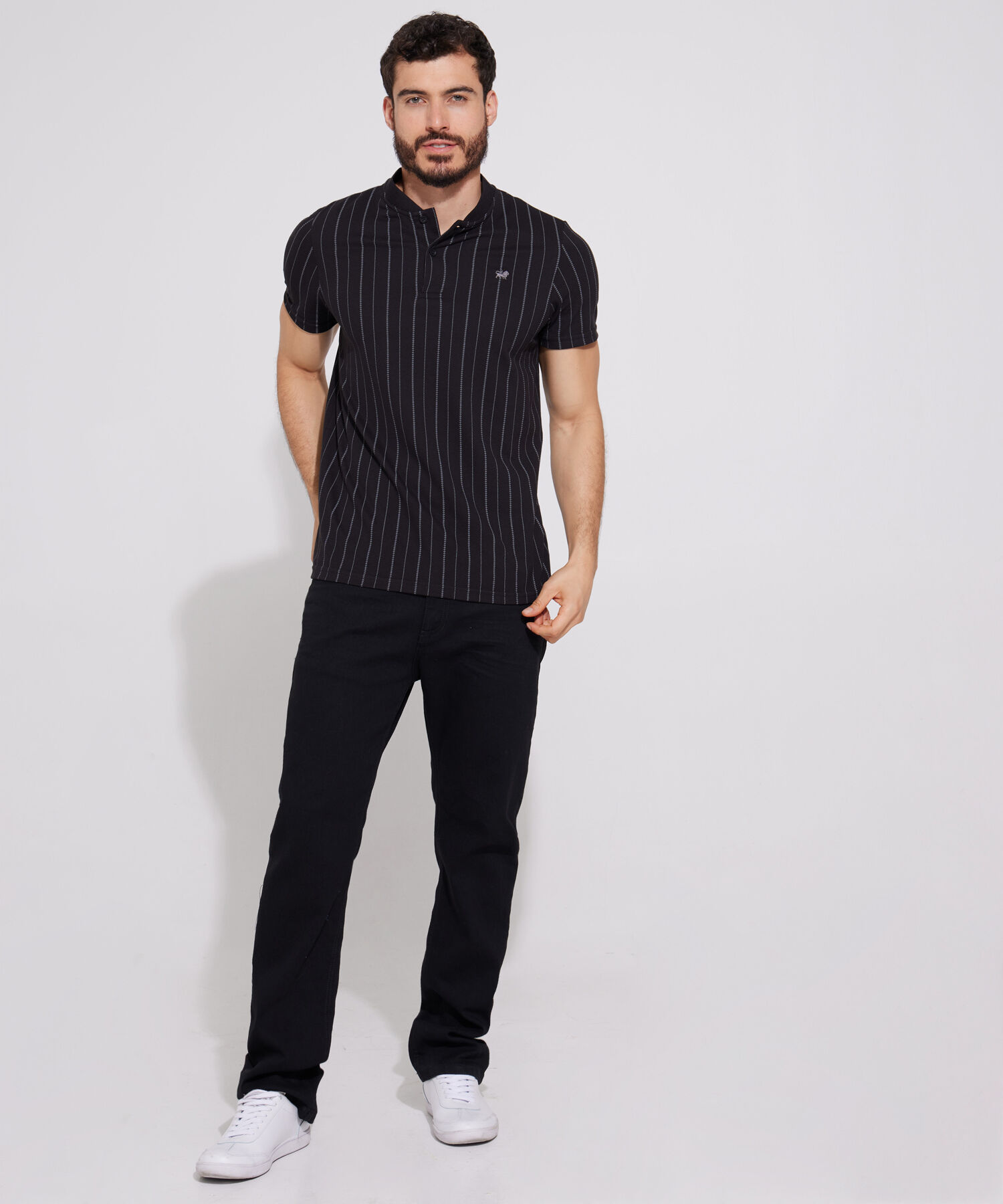 Polo Estampada, Cuello Mao Tejido Con Textura, Silueta Slim Fit
