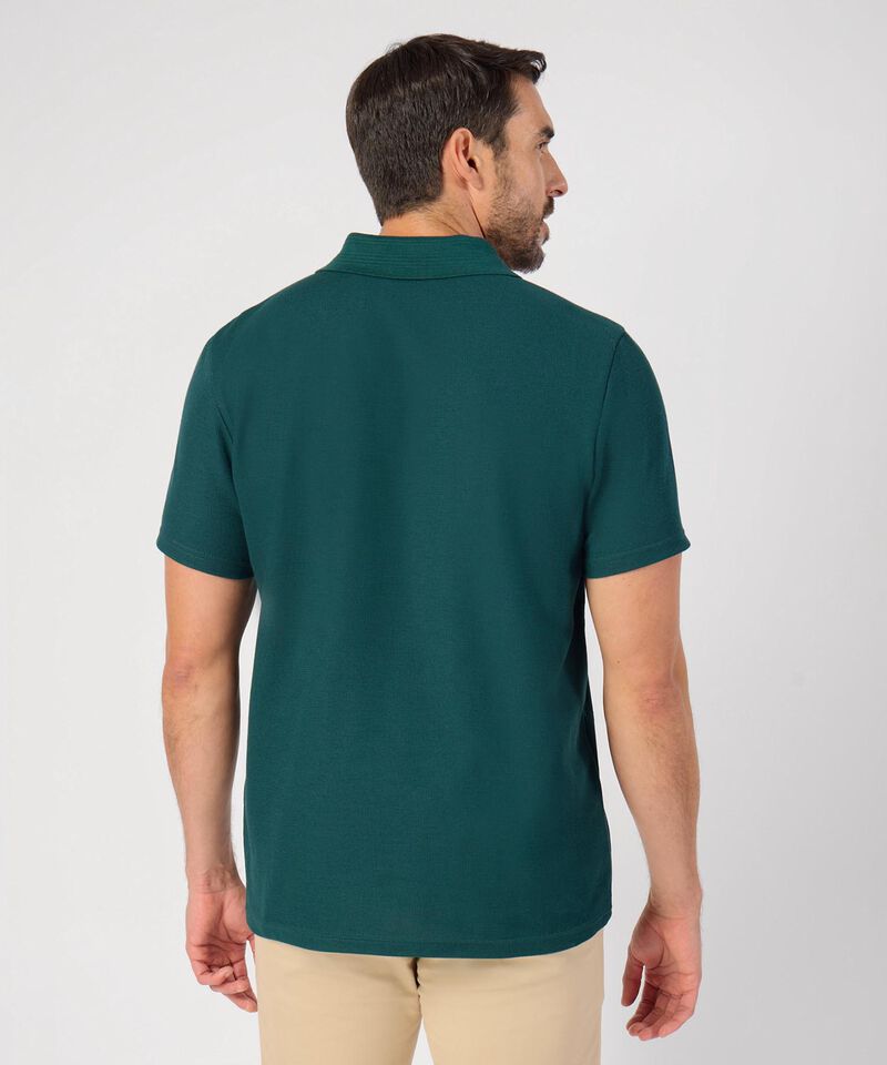 Polo Unicolor Con Detalle En Cuello 