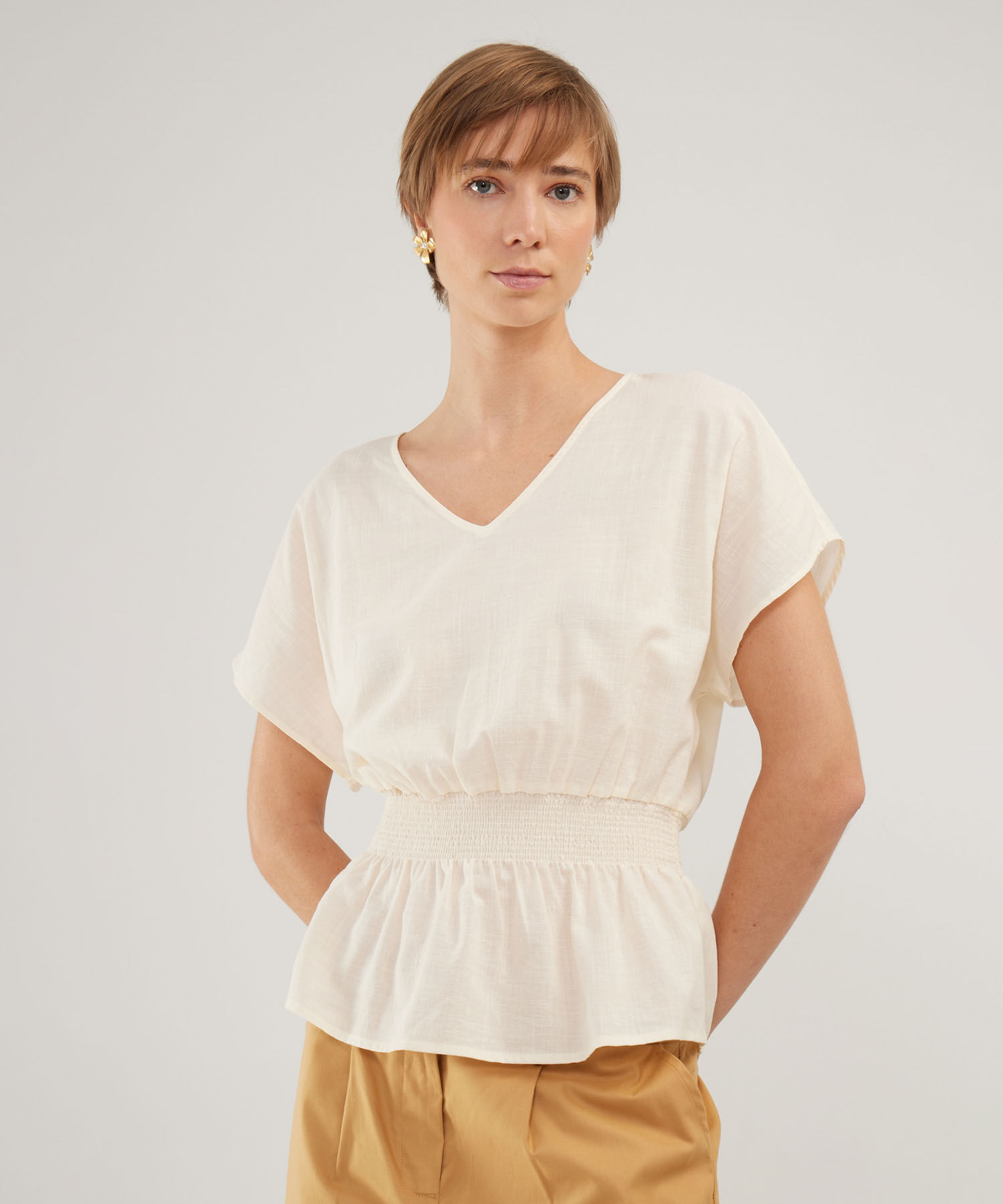 Blusa Unicolor Manga Corta, Escote V Con Encauchado En Cintura, Nautico Artesanal Línea Moda