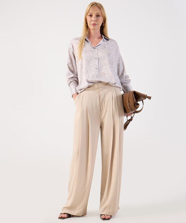 Blusa Satinada Floral Mujer image number null