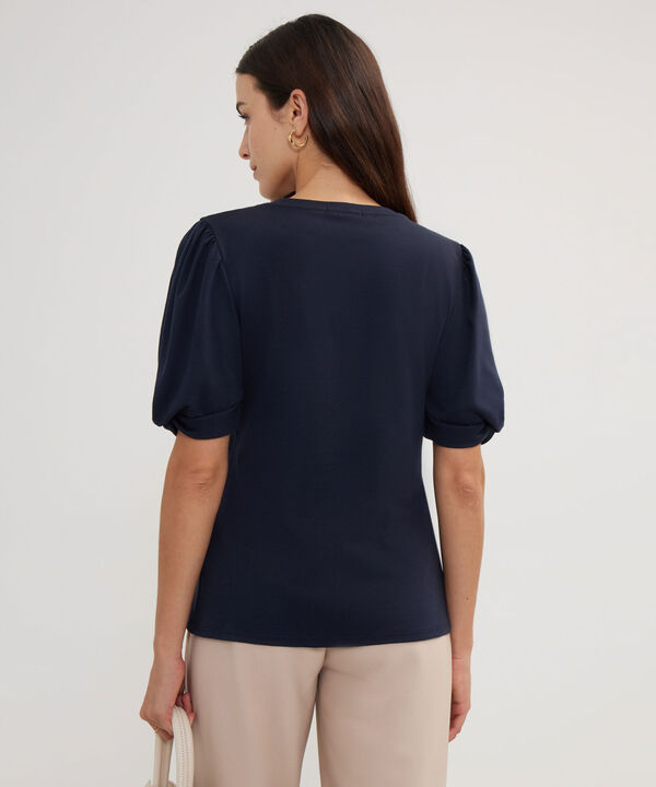 Camiseta Escote Redondo Con Detalle