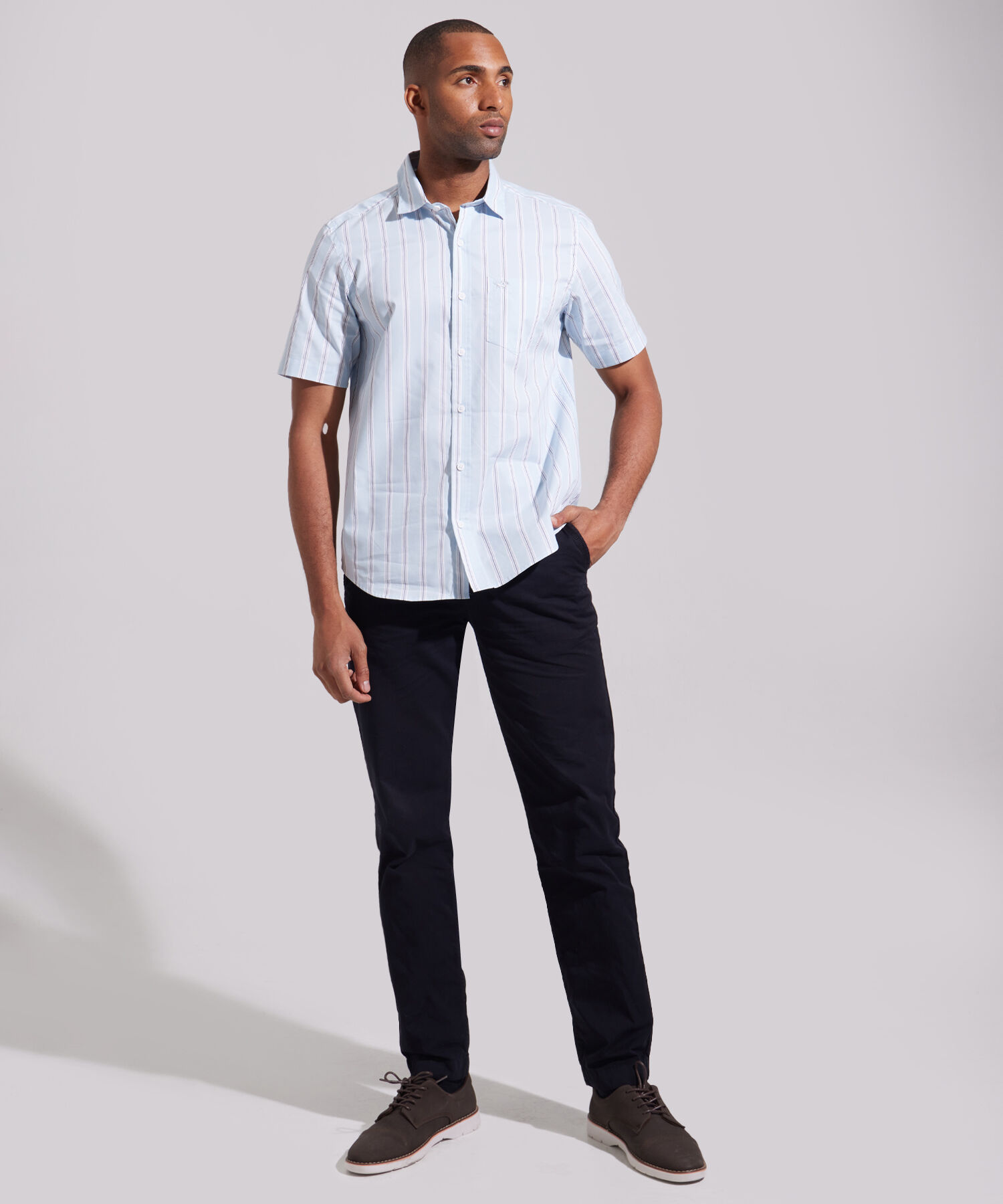 Camisa Preteñida Manga Corta Con Bolsillo Y Silueta Regular Fit