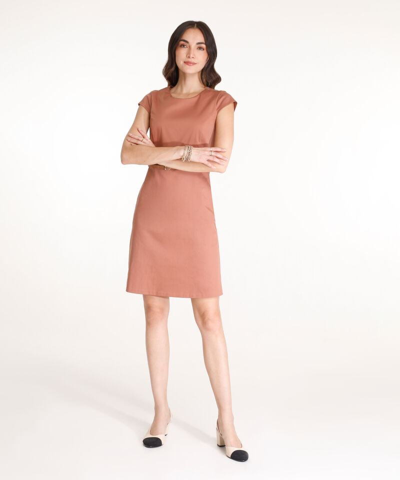 Vestido Manga Corta Unicolor Con Cinturón