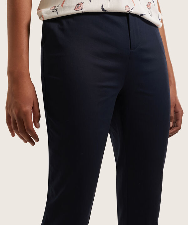 Pantalon Capri Unicolor image number null
