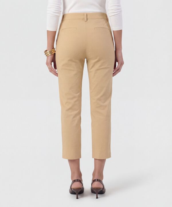 Pantal&oacute;n Capri Con Bot&oacute;n A Contraste Para Mujer